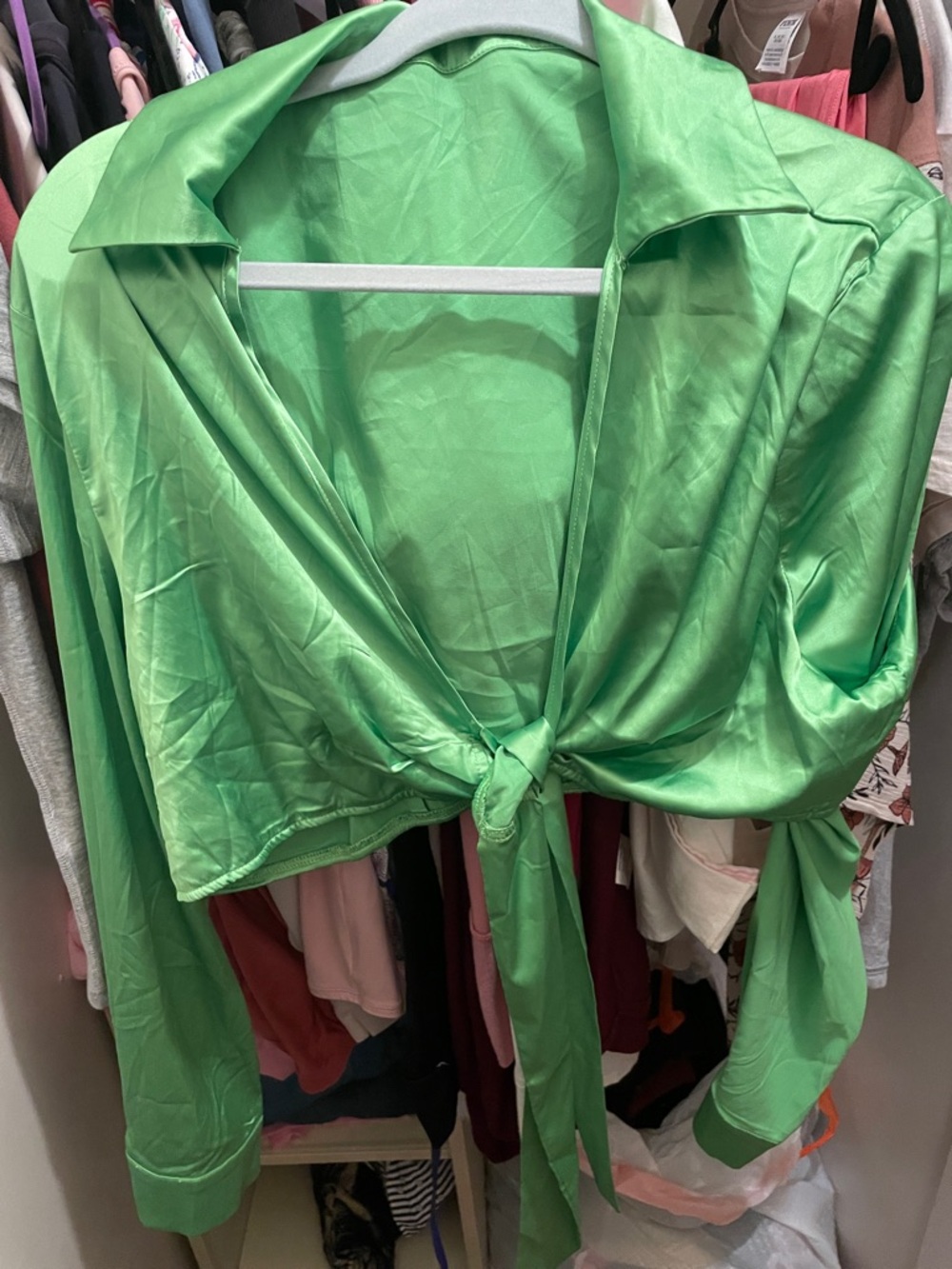 Tie-Front crop in Light Green  / floral print skirt 70s